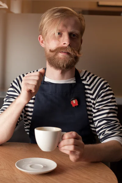 Kafedeki Yakışıklı Sakallı Adam