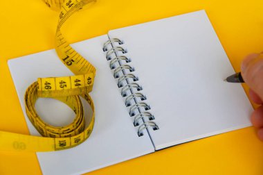 Boş defter ile diyet ölçüm bandı