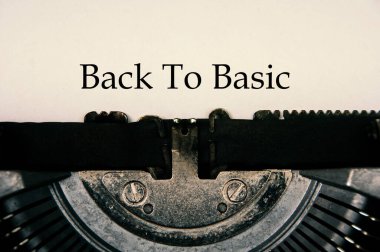 Temel Konsept 'e, temel düşüncelere ve temel karar alma mekanizmasına disiplinli bir dönüşün sembolü olan temel konsept görüntüye geri dönüyoruz..