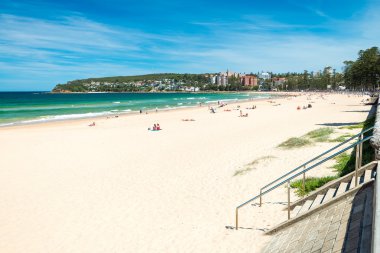 İnsanlar Manly Beach üzerinde
