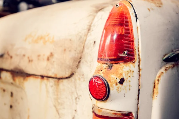 Altes verlassenes Auto Rücklicht — Stockfoto