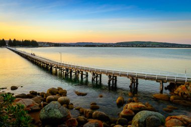 Victor Harbor ayak Köprüsü'nde Günbatımı