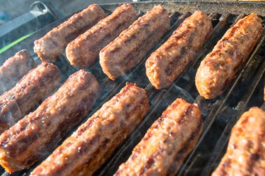 Chevapchichi sosis yaptı Avustralya rulo