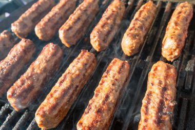 Chevapchichi sosis yaptı Avustralya rulo