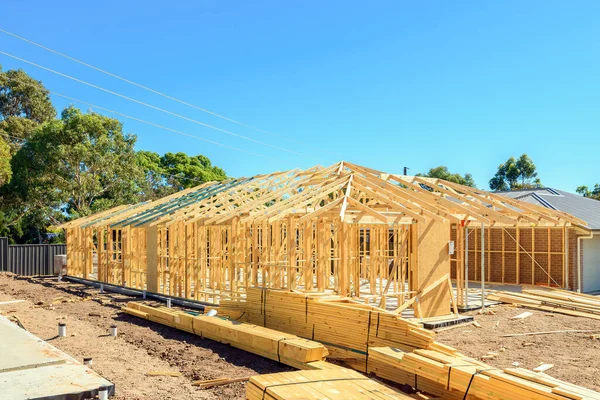 New Australian House Timber Frame Installation Process Construction Site Bright — Stock Photo, Image