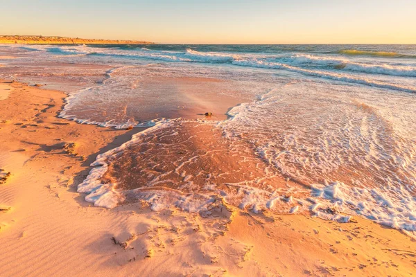 Güneş Batarken Güney Avustralya Blanche Point Kıyılarını Dalgalar Yıkıyor — Stok fotoğraf