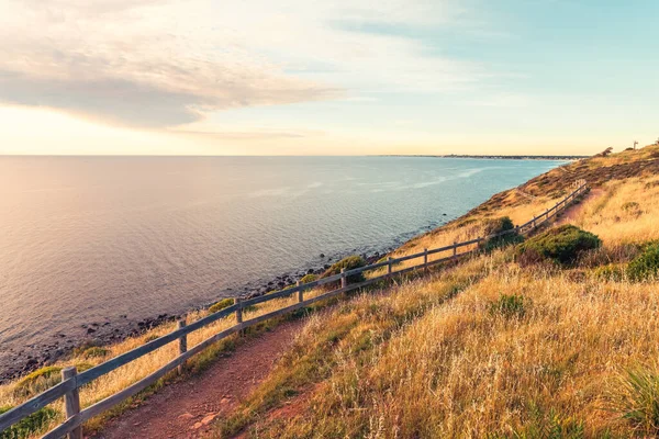 Marion 'dan Hallett Cove Coastal Walking Trail' e gün batımında, Güney Avustralya, Güney Avustralya