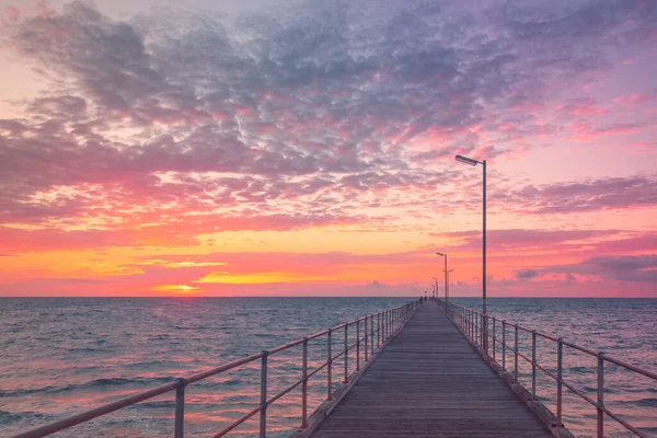 Pembe Günbatımında Insanlarla Birlikte Port Noarlunga Iskelesi Güney Avustralya — Stok fotoğraf