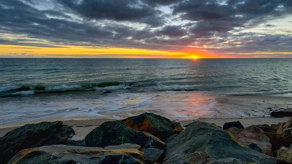 Pôr do sol acima do mar — Fotografia de Stock