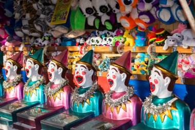 Palyaçolar ve oyuncak Dükkanı sergilenen