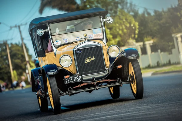 Yolda eski Ford T