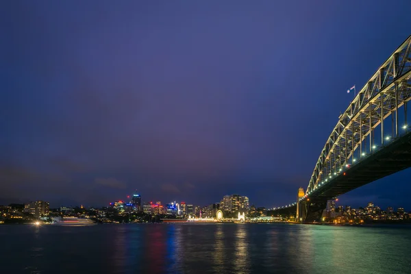 明確な夜のルナ公園、シドニー港橋の表示 — ストック写真