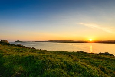 Victor Limanı üzerinden günbatımı