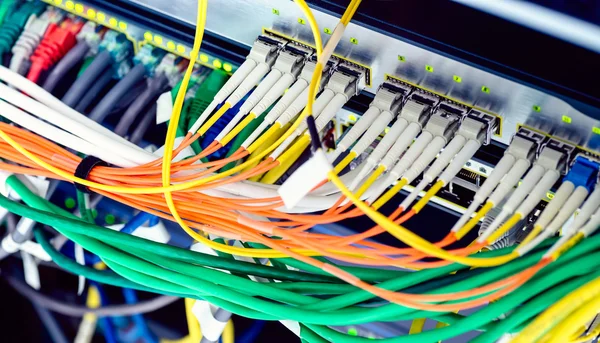 Sptzęt dla optycznego i przełączniki sieci Ethernet — Zdjęcie stockowe