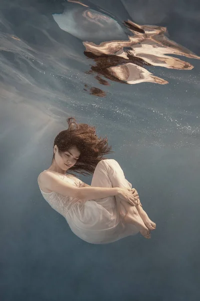 Girl White Dress Posing Somersaulting Water Flying Zero Gravity — Stock Photo, Image