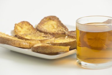 Limonlu çay tost ile