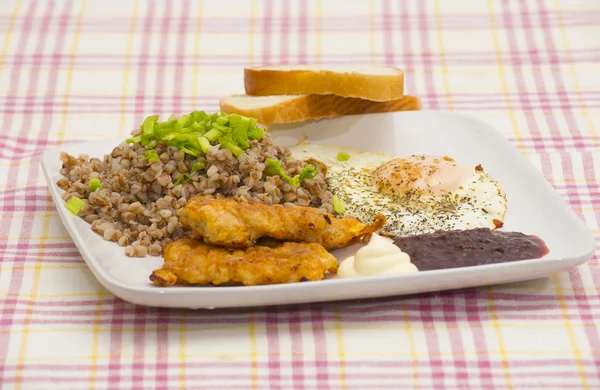 Boiled buckwheat with omelet, chicken chops and sour sauce — Stock Photo, Image