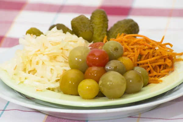 Bir tabak Turşu sebze