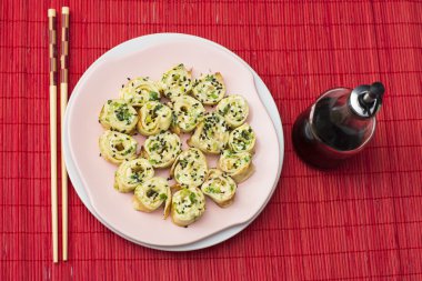 Peynir doldurma ile krep rulo