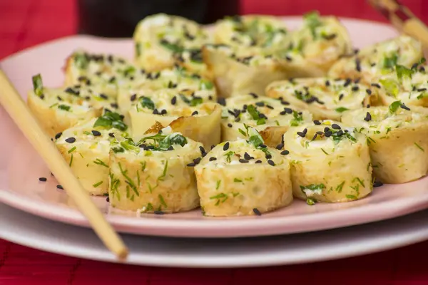 Peynir doldurma ile krep rulo