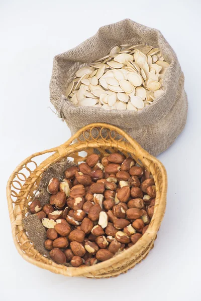 Fındık ve kabak çekirdeği