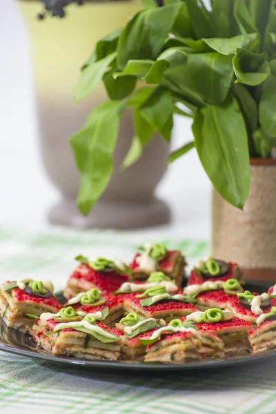 Panqueques con salmón, frijoles y pesto — Foto de Stock