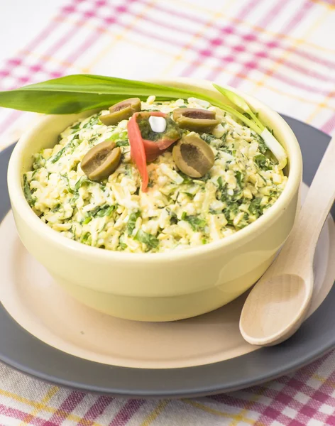 Yumurtalı peynirli salata