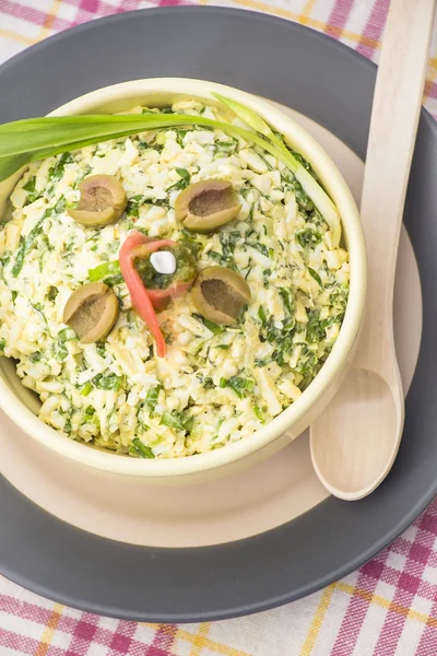 Ensalada de queso con huevos —  Fotos de Stock