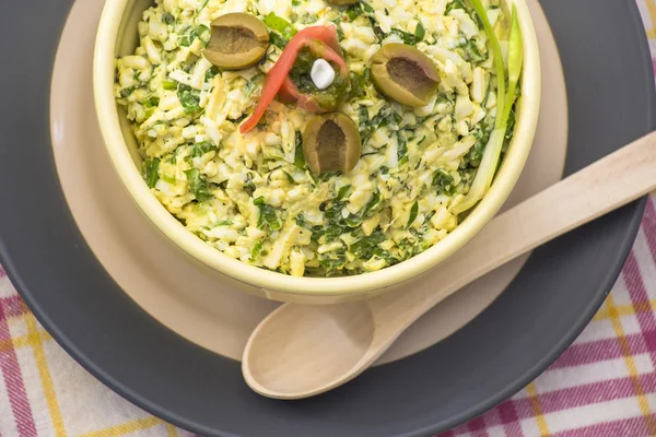 Ensalada de queso con huevos —  Fotos de Stock