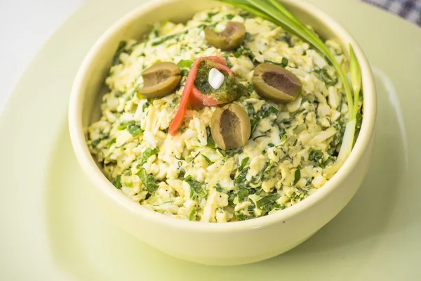 Yumurtalı peynirli salata