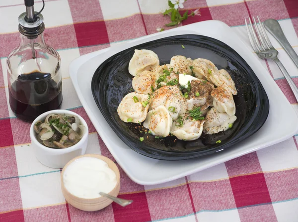 Small pockets of dough filled with minced meat — Stock Photo, Image