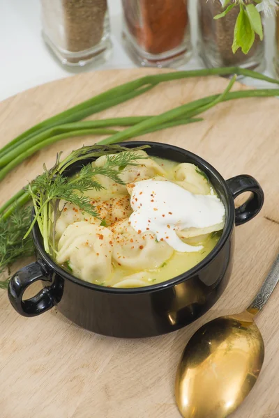 Piccole tasche di pasta ripiene di carne macinata — Foto Stock