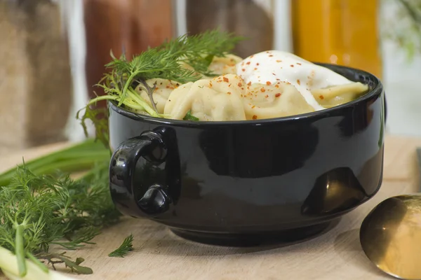 Hamur küçük cepler kıyma ile dolu