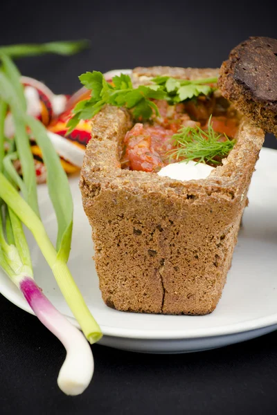 Geleneksel pancar domates çorbası