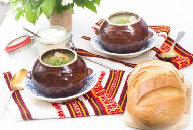 Ukraynalı yeşil kuzukulağı çorbası