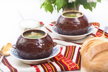Ukraynalı yeşil kuzukulağı çorbası