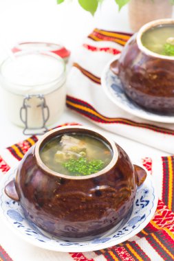 Ukraynalı yeşil kuzukulağı çorbası