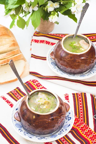 Ukraynalı yeşil kuzukulağı çorbası