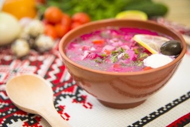 Ekşi süt soğuk çorba