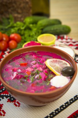 Ekşi süt soğuk çorba