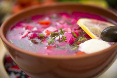 Ekşi süt soğuk çorba