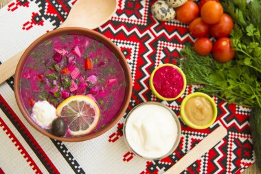 Ekşi süt soğuk çorba