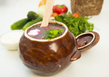 Ekşi süt soğuk çorba