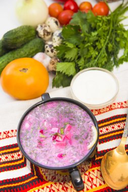 Ekşi süt soğuk çorba