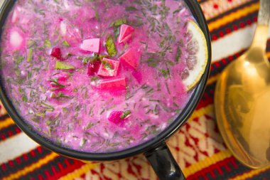 Ekşi süt soğuk çorba