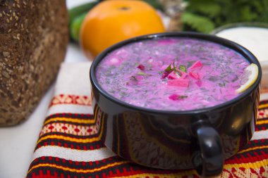 Ekşi süt soğuk çorba