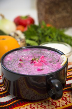 Ekşi süt soğuk çorba