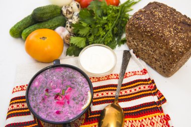 Ekşi süt soğuk çorba