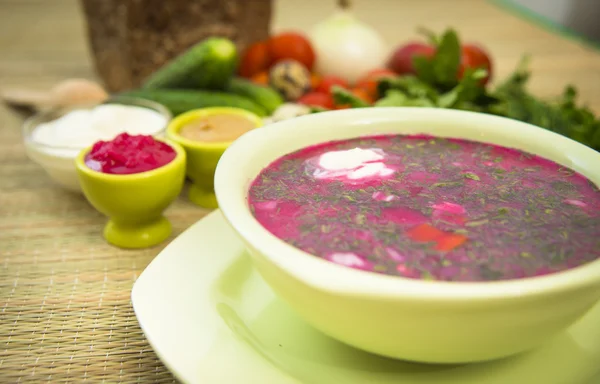 Ekşi süt soğuk çorba