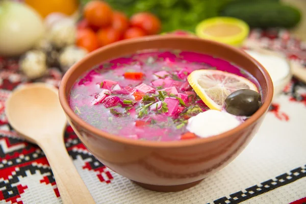 Ekşi süt soğuk çorba